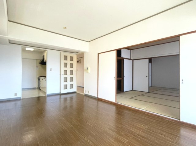 鴨池シーサイドマンション弐号棟の居間・リビング