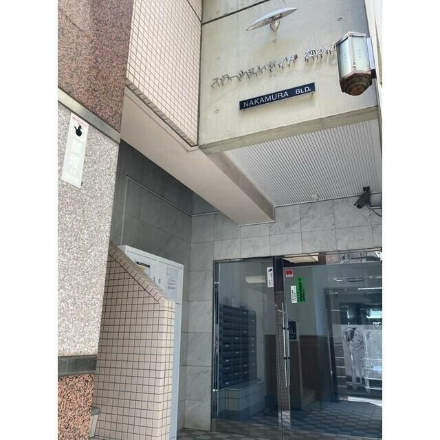 ステーションサイドなかむらのエントランス