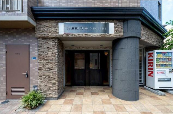 レジディア根岸のエントランス