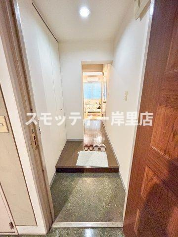 パラドール北加賀屋の玄関