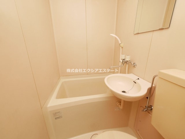 ビバリーヒルズ岸里東の浴室