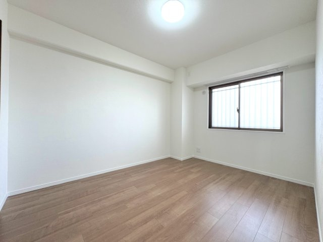 ガーデンコート大宮本郷の子供部屋|洋室6帖　
もう一つの6帖の洋室です。学習机やベッドを置いてもゆとりがあり、お子様の成長に寄り添うお部屋としてお使いいただけます。
