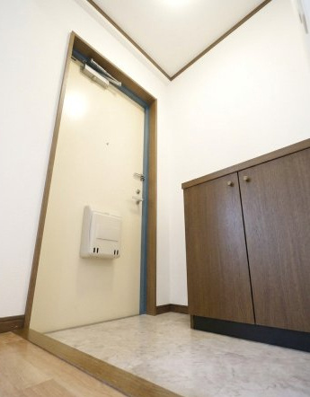 マンションリヴィエラの玄関