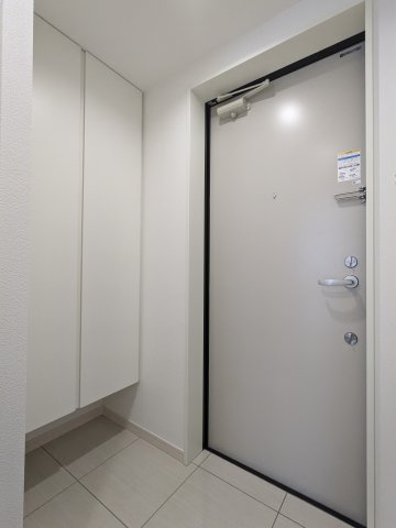 グランピア四谷の玄関