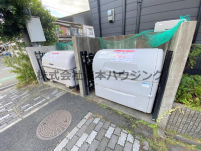 【その他共用部分】 | 　ソレイユ神田Ⅰ | 専用ごみ置き場です