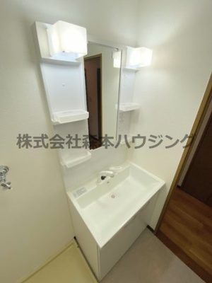 【独立洗面台】 | 　ソレイユ神田Ⅰ | ※同タイプ別室の写真を使用しています。
　設備内容や色調に相違がある場合は実際のお部屋の現状優先となります。