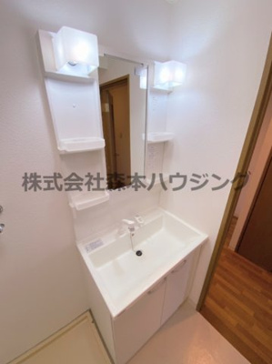 【独立洗面台】 | 　ソレイユ神田Ⅰ | 独立洗面台、小物を置くことができて便利です