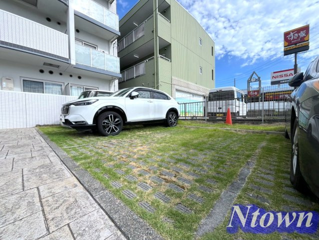 【駐車場】 | ロイヤルピジョンライズ | 駐車場完備です