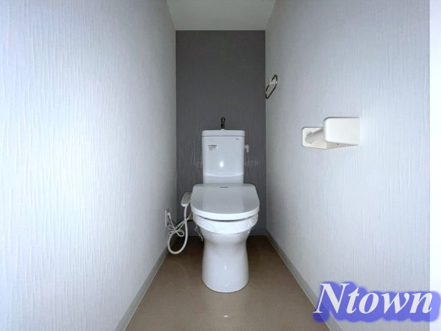 【トイレ】 | ロイヤルピジョンライズ | 落ち着いた色調のトイレです