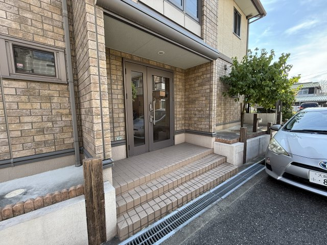 アペルトコートBのエントランス