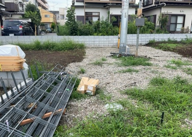 【駐車場】 | 駐車場と明記されていても、最小スペースでつくられた駐車場だと大型車は駐車できなかったり、出入りしにくくなったりする可能性があります。お車のサイズと購入したい物件の駐車場のサイズを現地で確認しましょう。