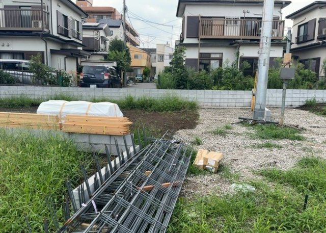 【庭】 | 庭があることでガーデニングや家庭菜園はもちろん、こどもの遊び場やペットを放して遊ぶことができます。また、家の周囲に余裕があるということです。隣地との間があれば、十分な日当たりと、風通しが確保できます。
