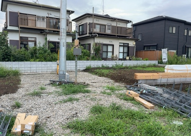 【庭】 | 家族でのBBQを行うのであれば3坪程度の広さがあればよいでしょう。ガーデニングや家庭菜園を楽しむ際は、手入れが行き届く範囲にすると安心です。また、庭のある方角や接道が気になる方は事前に確認しましょう。