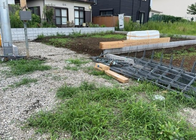 【玄関】 | 玄関ポーチにおいて最も重視すべきと言っても良いのが広さです。適切な広さの玄関ポーチでないと外見的なバランスは崩れてしまいますし、何より使いにくくなってしまいますので、現地で実際に下見をしてみましょう！