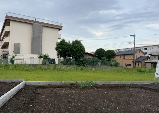 【展望】 | 桜や紅葉の名所に出かける人は多いと思いますが、家にいながら季節の移ろいを感じる生活を送りませんか？リビングや窓から見える景色が生活を彩るワンポイントに！現地から見える景色を堪能してみては如何でしょう。