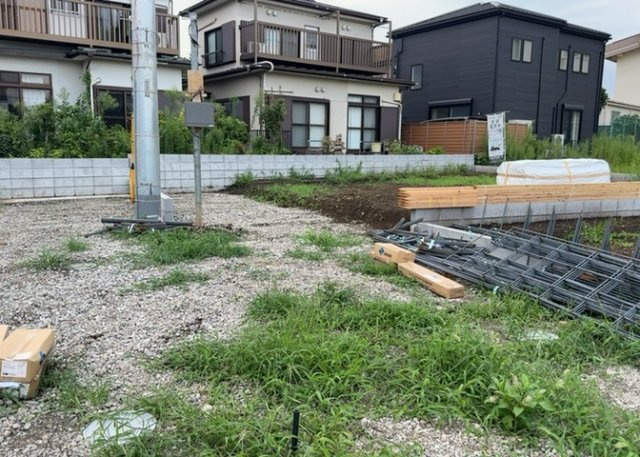 【駐車場】 | 駐車場と明記されていても、最小スペースでつくられた駐車場だと大型車は駐車できなかったり、出入りしにくくなったりする可能性があります。お車のサイズと購入したい物件の駐車場のサイズを現地で確認しましょう。
