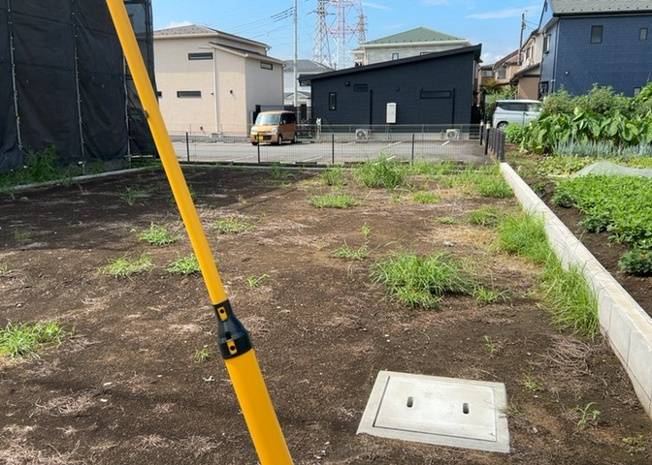 【庭】 | 庭があることでガーデニングや家庭菜園はもちろん、こどもの遊び場やペットを放して遊ぶことができます。また、家の周囲に余裕があるということです。隣地との間があれば、十分な日当たりと、風通しが確保できます。