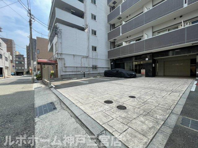 ジアコスモ神戸三宮の駐車場