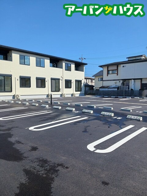 プティパニエ Bの駐車場