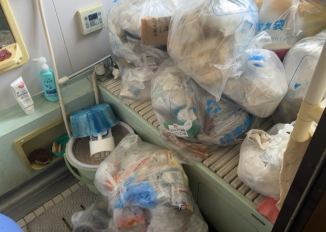 【浴室】 | 入浴時の快適さも大事なことですが、綺麗な状態を維持できなければ気持ちよく入浴できません。毎日の掃除が楽という点は大事なポイントになります！カビが生えにくく掃除がしやすい、壁や浴槽を選ぶといいでしょう。