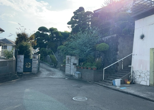 【外観】 | 土地購入を検討されている場合、境界杭がない状態で購入してしまうと境界確定測量をする必要があり、費用がかかります。購入の前に、売主、隣土地所有者立ち合いのもと境界を確定し境界杭を設置するのがベストです。