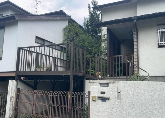 【外観】 | 土地購入を検討されている場合、境界杭がない状態で購入してしまうと境界確定測量をする必要があり、費用がかかります。購入の前に、売主、隣土地所有者立ち合いのもと境界を確定し境界杭を設置するのがベストです。