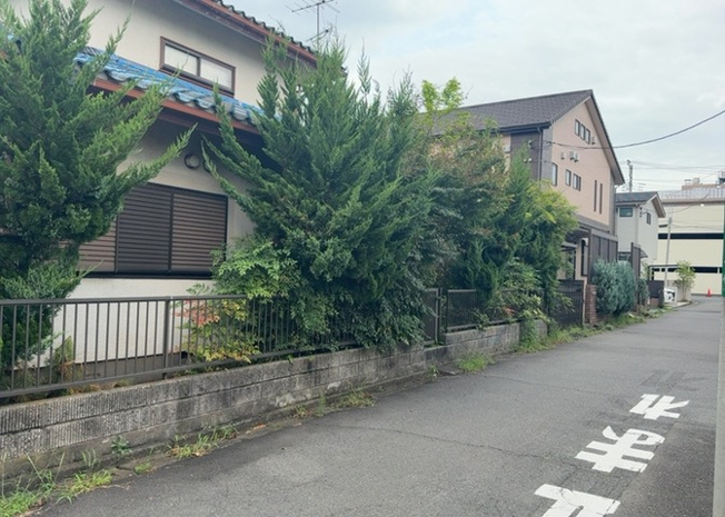 【外観】 | 土地購入を検討されている場合、境界杭がない状態で購入してしまうと境界確定測量をする必要があり、費用がかかります。購入の前に、売主、隣土地所有者立ち合いのもと境界を確定し境界杭を設置するのがベストです。