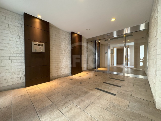La CLochette de Ecrarge　塩草立葉小学校区のエントランス|La CLochette de ECharge　エントランス