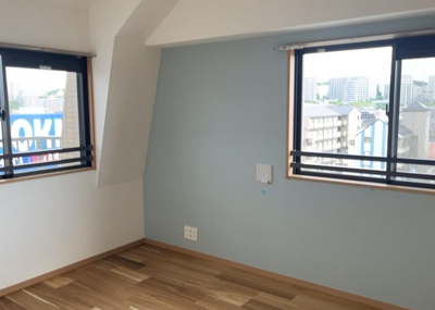 【子供部屋】 | セザール京王堀之内 | 6.1帖の洋室は全室2面採光となっており、明るく風通しが良いので子供部屋に最適です。クローゼット収納を備えているため、勉強道具やおもちゃ、衣類もすっきり整理でき、健やかな成長を見守る部屋となります。