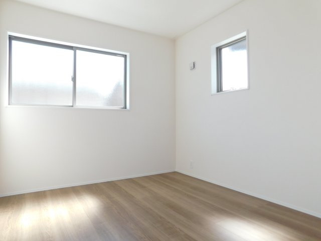 津島市喜楽町の新築一戸建の洋室|◇洋室◇　　南面で明るい洋室５．４帖　全居室収納完備！　
