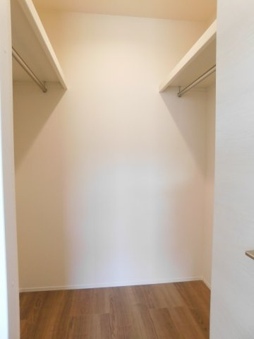 津島市喜楽町の新築一戸建の収納|◇大型クローゼット◇　　家族の洋服や大きな荷物が大容量収納できます！