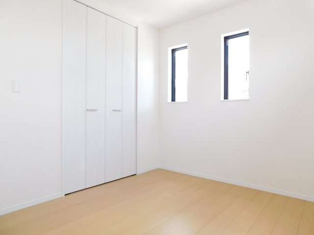 稲沢市東緑町３丁目の新築一戸建の洋室|◇２階洋室◇　　明るい洋室５．２５帖　全居室収納完備！