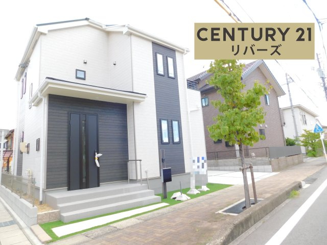 稲沢市東緑町３丁目の新築一戸建の前面道路含む現地写真|☆限定１棟☆　　新価格！！いつでも見学できます♪（お問合せ当日、平日、水曜、夜間でもＯＫ）　長期優良住宅♪　開放感のある角地！　駐車並列２台ＯＫ！　人工芝の庭付き♪　アクロスプラザ稲沢徒歩６分♪