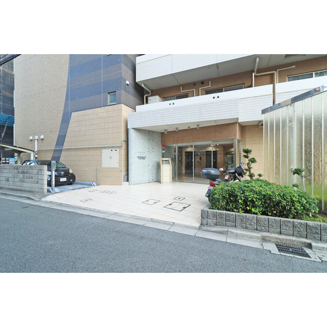 SERENiTE江坂四番館のエントランス