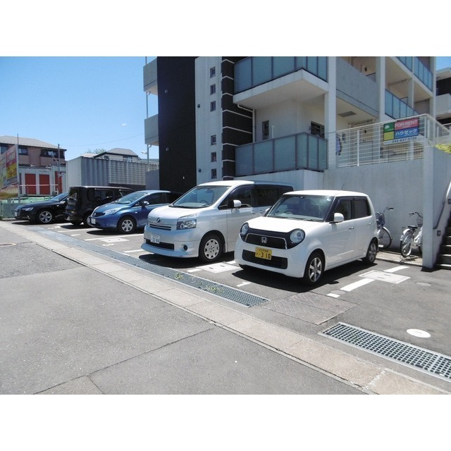 エリーゼの駐車場