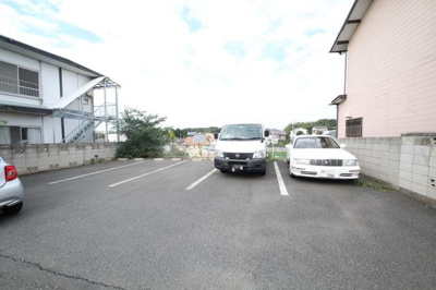 目の前月極め駐車場　空き要確認