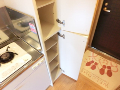 ※別室参考写真　★棚の高さを変えられるシューズBOX★