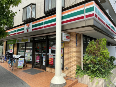 セブン-イレブン 北区神谷３丁目店まで300ｍ