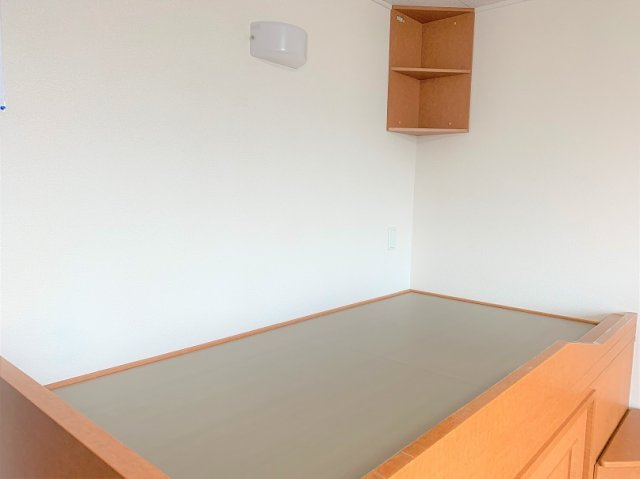 レオパレスＣｈｅｒｒｙＧａｔｅの寝室