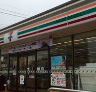 セブンイレブン名古屋弥富通1丁目店 徒歩5分。 370m