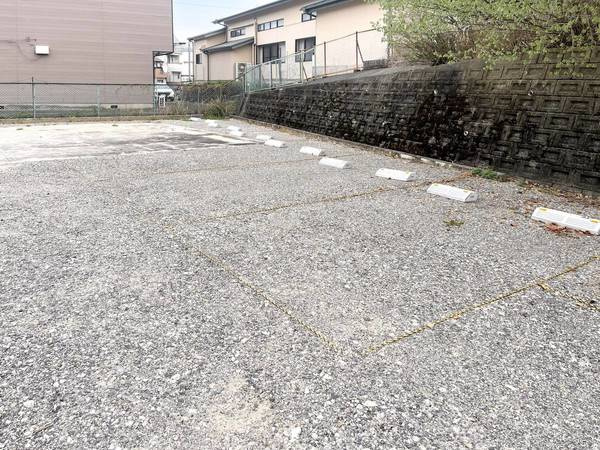 ビレッジハウス永覚新町3号棟の駐車場