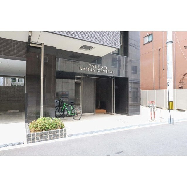 エスリード難波セントラルのエントランス