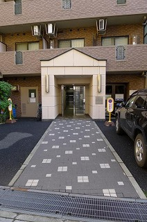 ステージファースト神田のエントランス