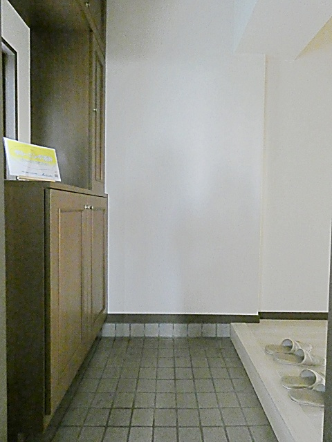 赤坪第２小菅ビルの玄関