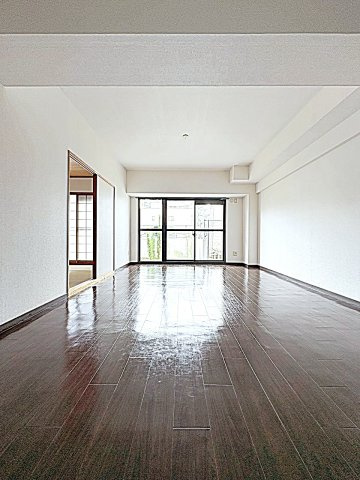 ユニーブル薬師山の居間・リビング