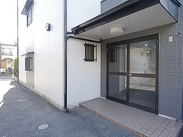 ロッキー猪子石のエントランス
