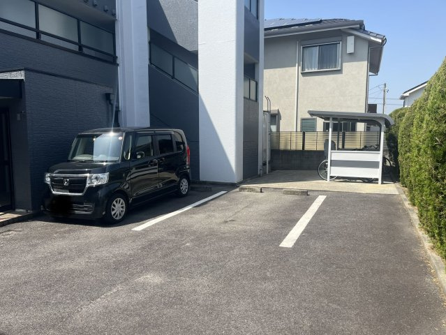 ロッキー猪子石の駐車場