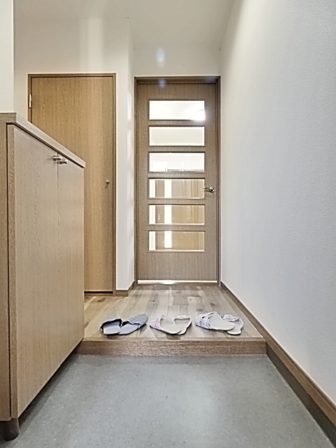 ロッキー猪子石の玄関