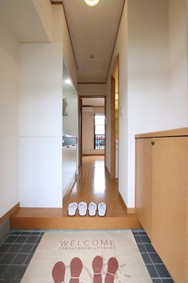 ★圧迫感のないロータイプのシューズボックス付き★
