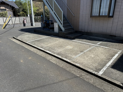 ★敷地内駐車場★（空き状況・使用料等詳細はご確認下さい）